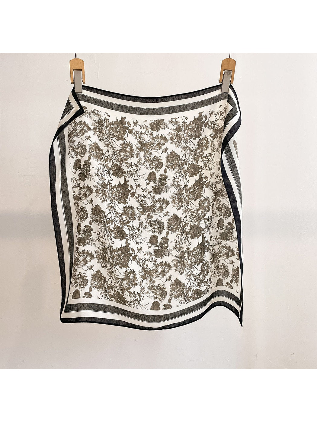 Scarvii - Botanical Print Simple Border Square Scarf