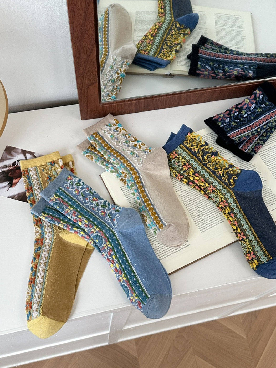 Rufia - Textured Floral Ribbon Socks