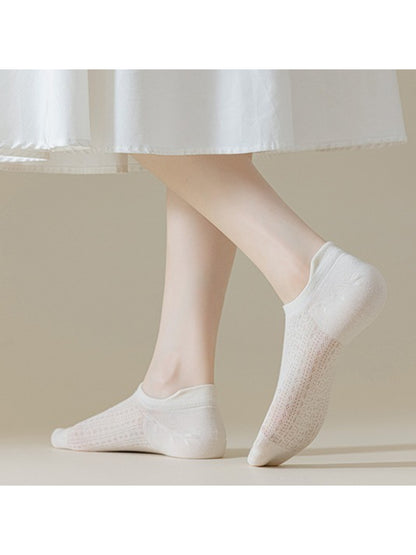 Rufia Everyday Invisible Liner Socks in black displayed flat