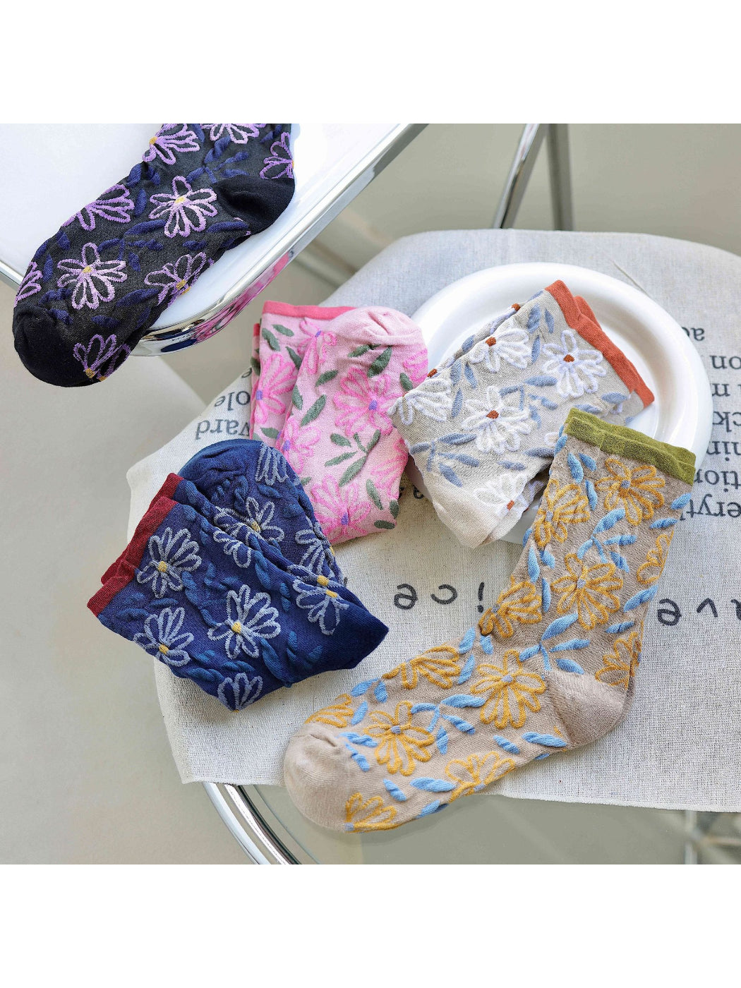 Rufia - Embroidered Floral Motif Crew Socks
