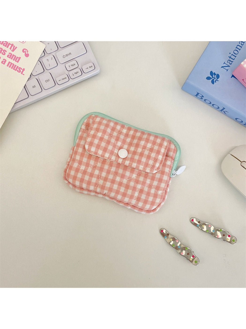 Close-up of gingham quilted pattern on Cosbai mini card pouch