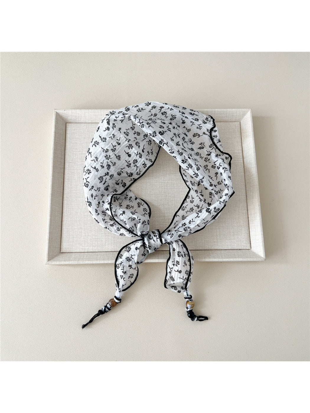 Scarvii - Retro Prin Bead Tip Triangular Scarf