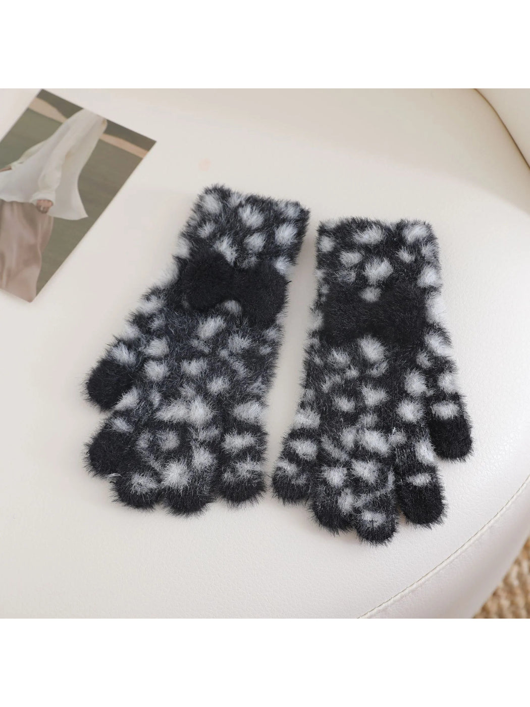Gloving - Fuzzy Leopard Print Gloves