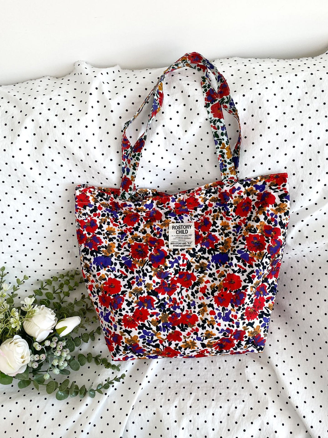 Side view of Cosbai floral print tote bag highlighting its rectangular shape and stitching