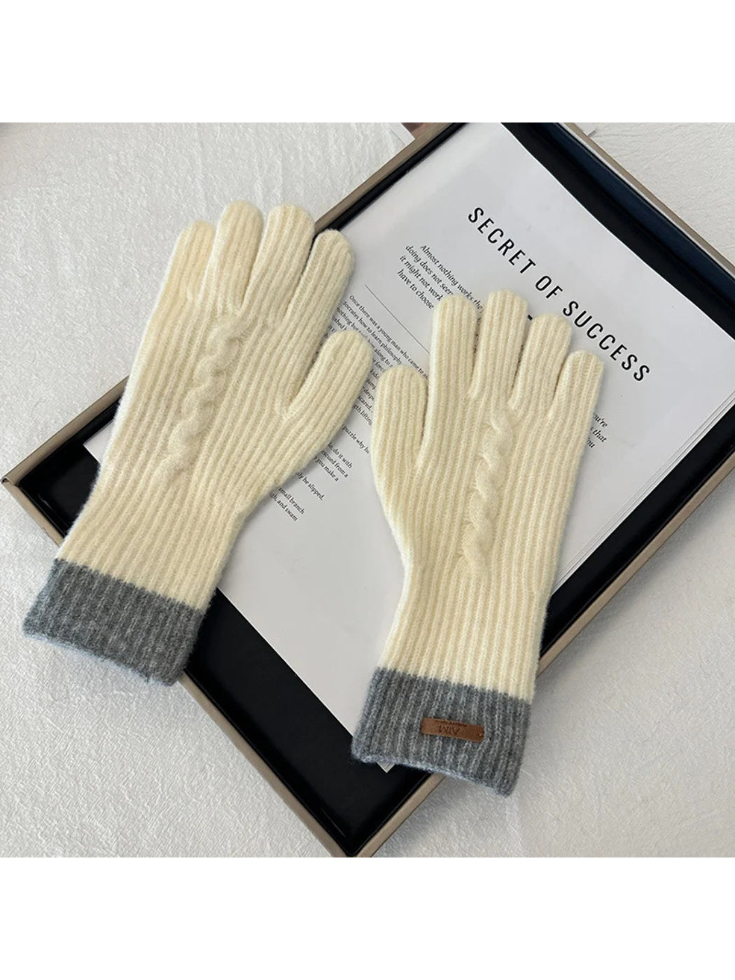 Gloving - Cable Knit Colour Cuff Winter Gloves