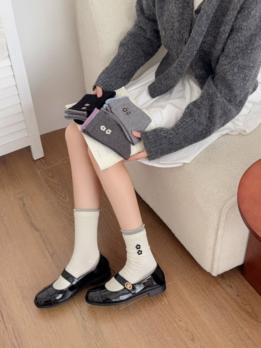 Rufia - Soft Tone Flower Accent Crew Socks product image 8