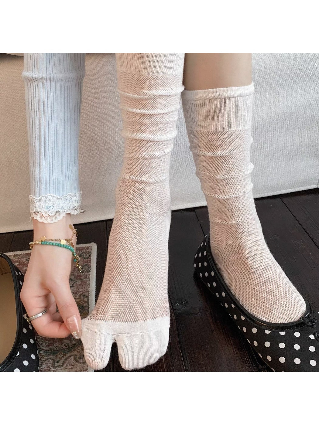 Rufia - Women's Slouch Style Toe Split Mid Calf Socks