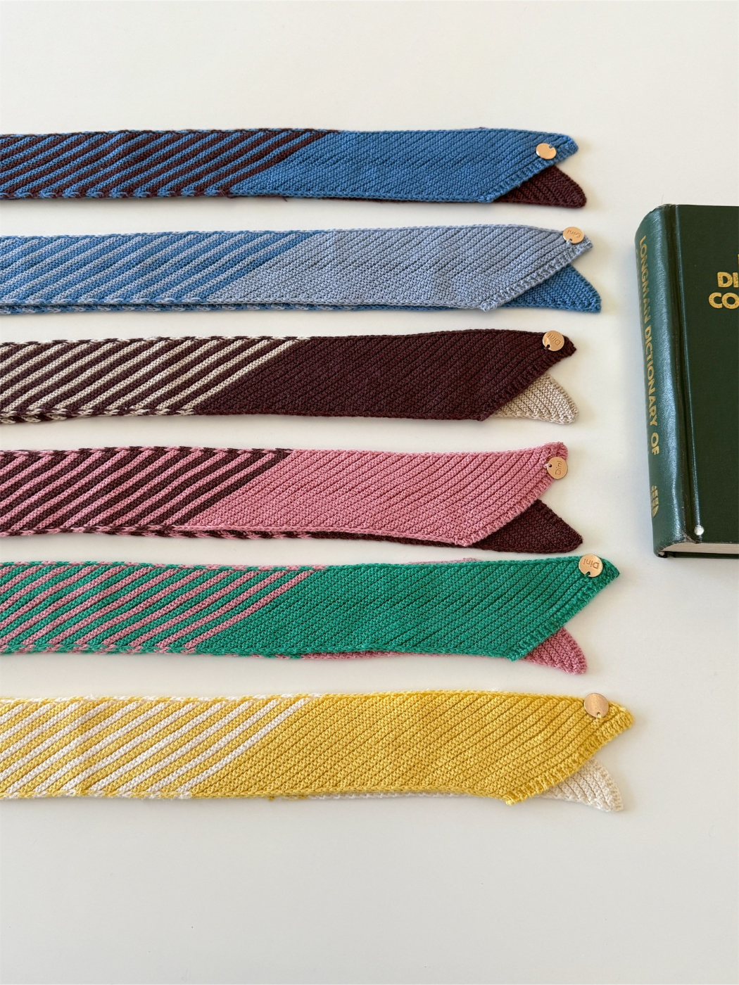 Scarvii - Color Block Diagonal Stripe Knit Skinny Scarf