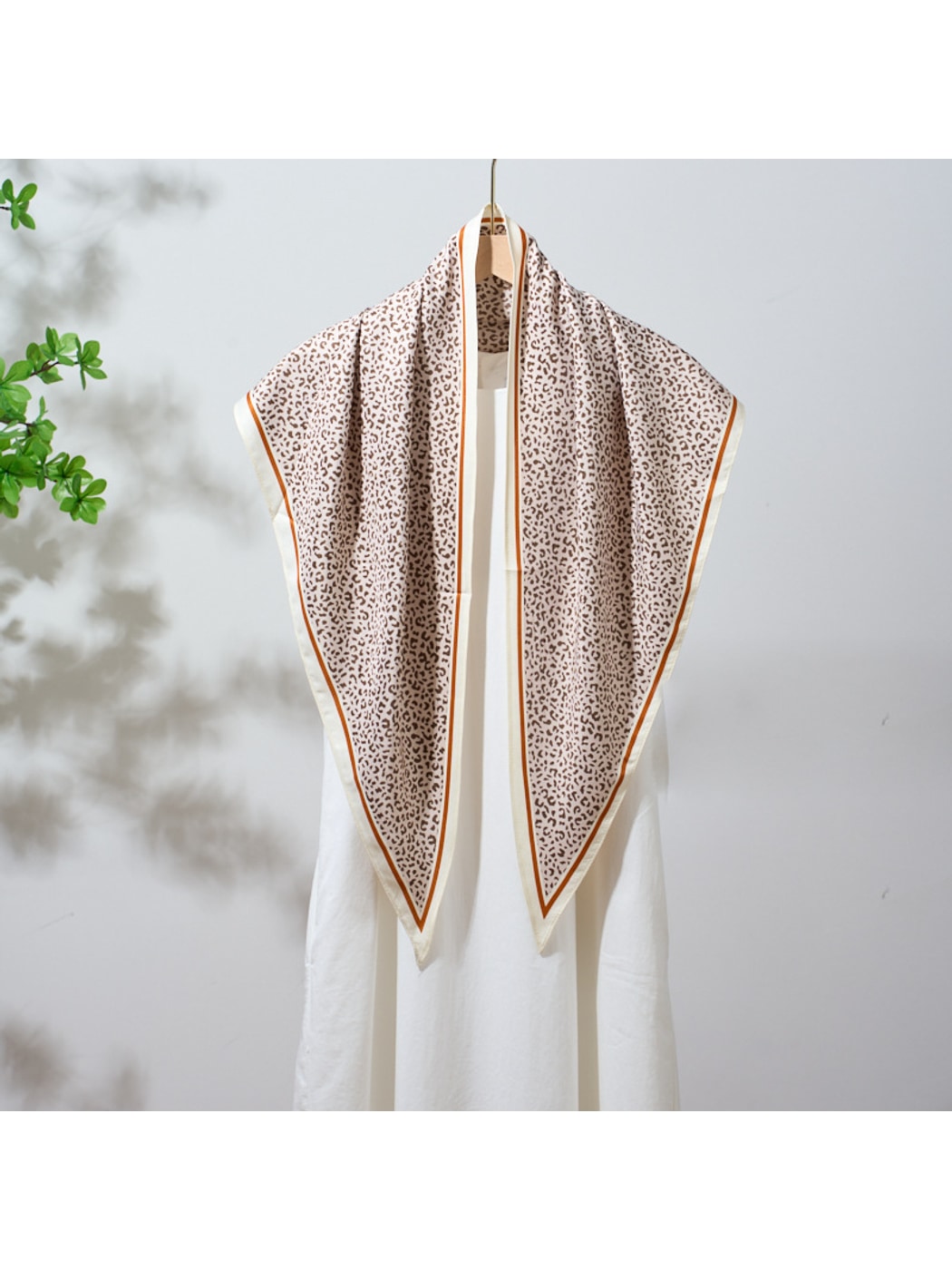 Scarvii - Leopard Pattern Fashion Triangle Scarf