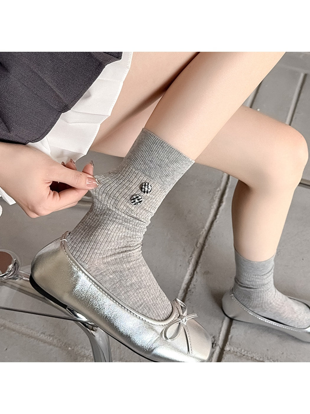Rufia - Solid Color Button Detail Crew Socks