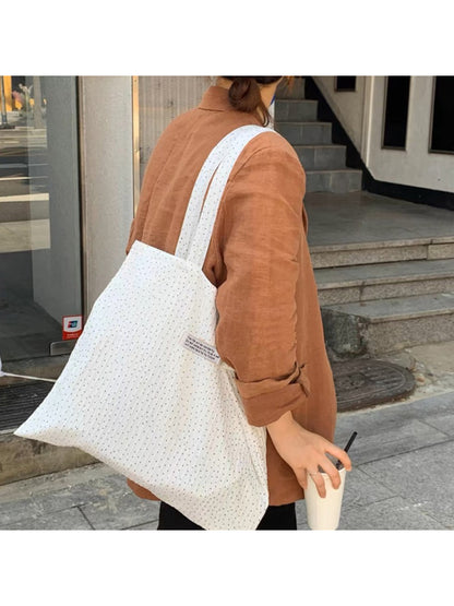 Close-up of fabric texture and black dots on Cosbai white crinkle tote bag