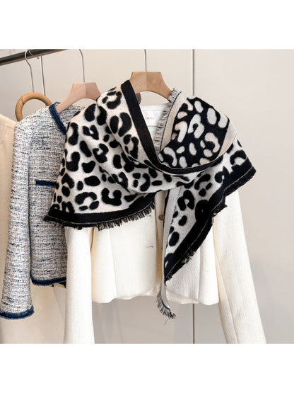 Scarvii - Leopard Pattern Triangle Shawl