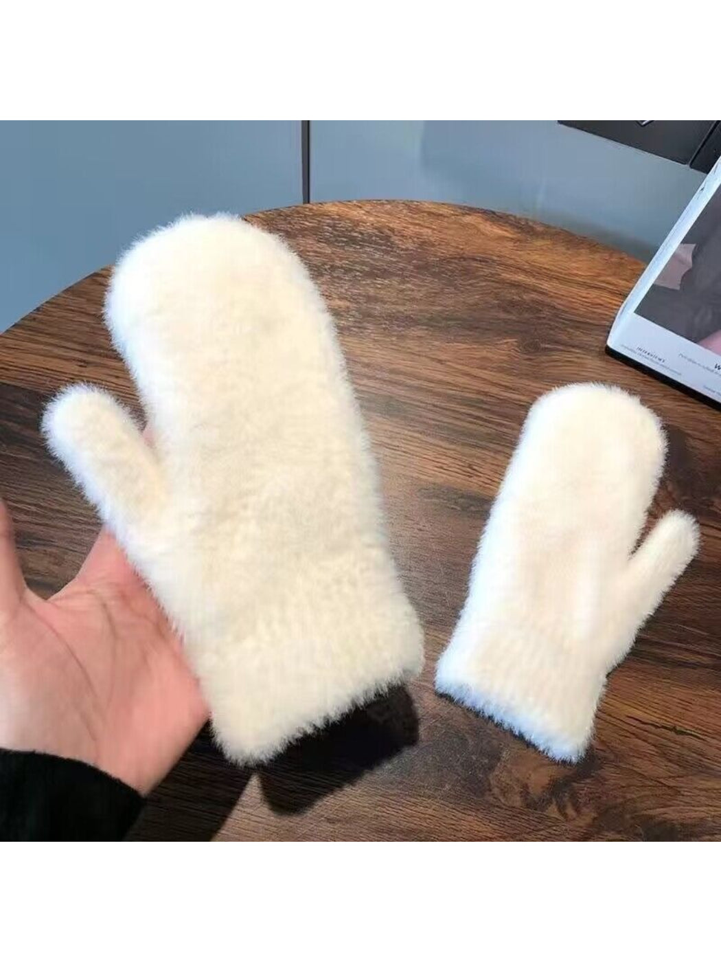 Gloving - Plush Solid Color Mittens