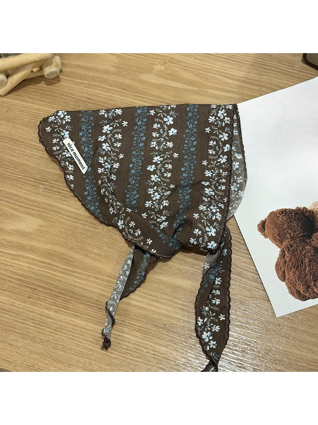 Scarvii - Ditsy Floral Triangle Bandana