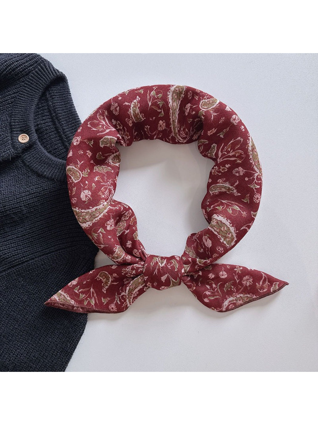 Scarvii - Retro Paisley Pattern Square Scarf