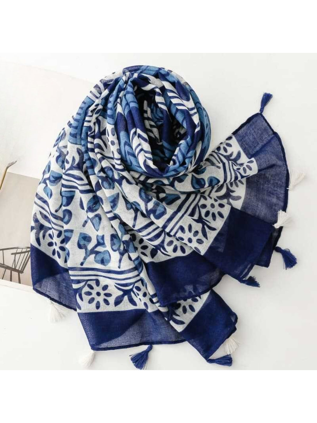 Scarvii - Flowing Geometric Stripe Print Scarf