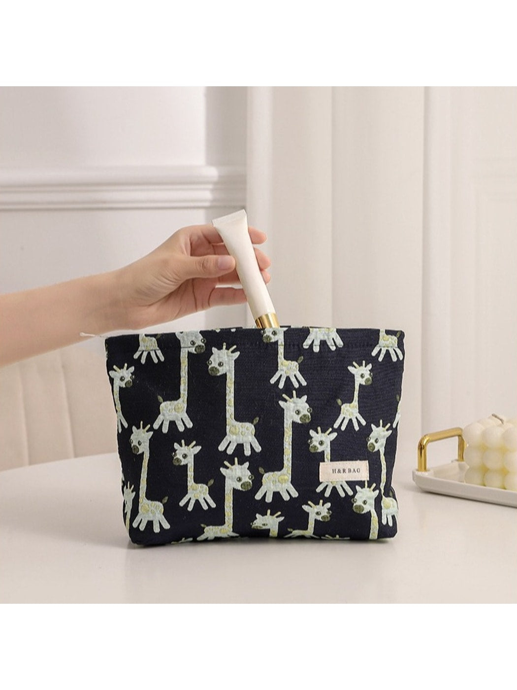 Cosbai - Cute Giraffe Print Handheld Cosmetic Bag
