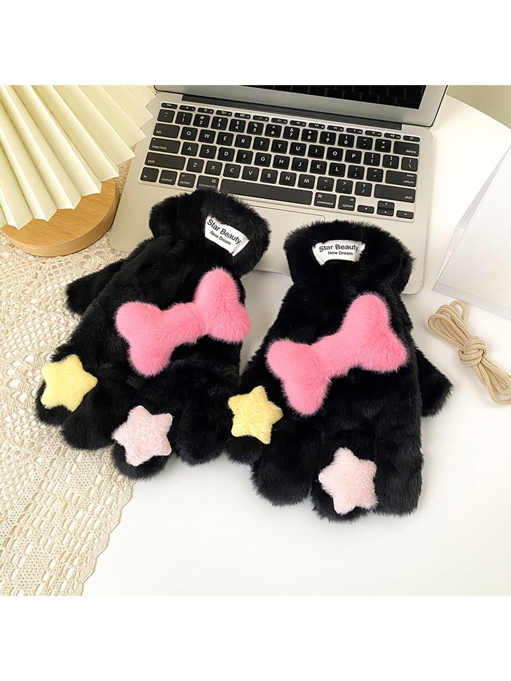 Gloving - Bow and Star Accent Plush Winter Gloves
