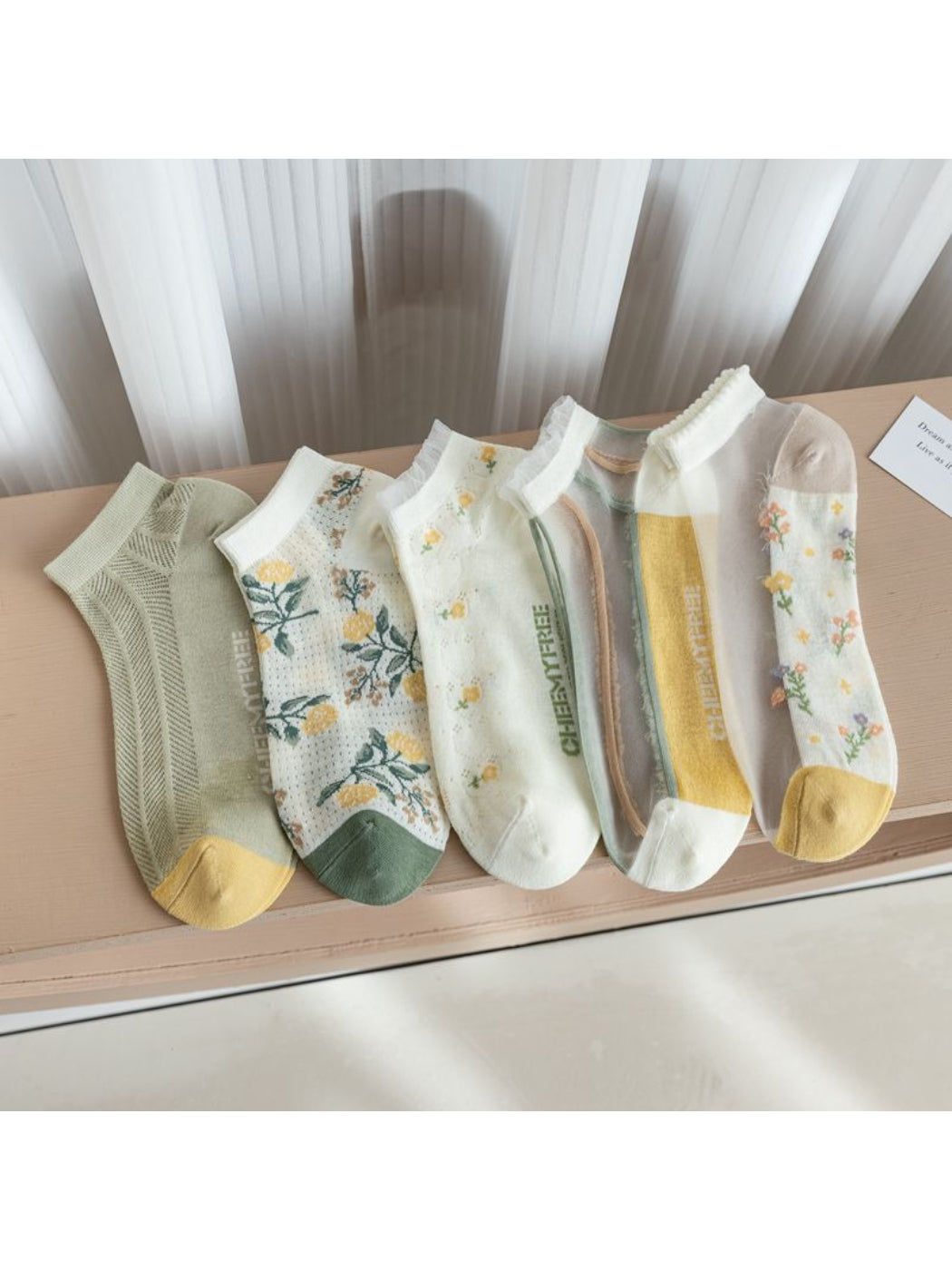 Rufia - Soft Floral Pattern Lightweight Crew Socks product image 1
