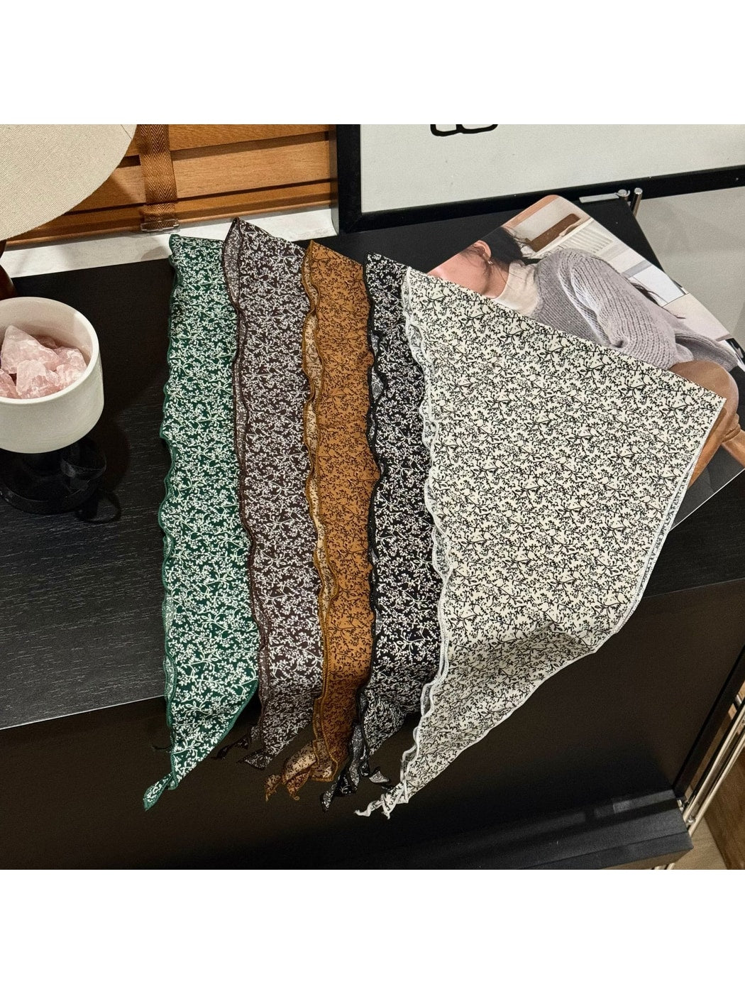 Scarvii - Print Scalloped Edge Triangle Bandana