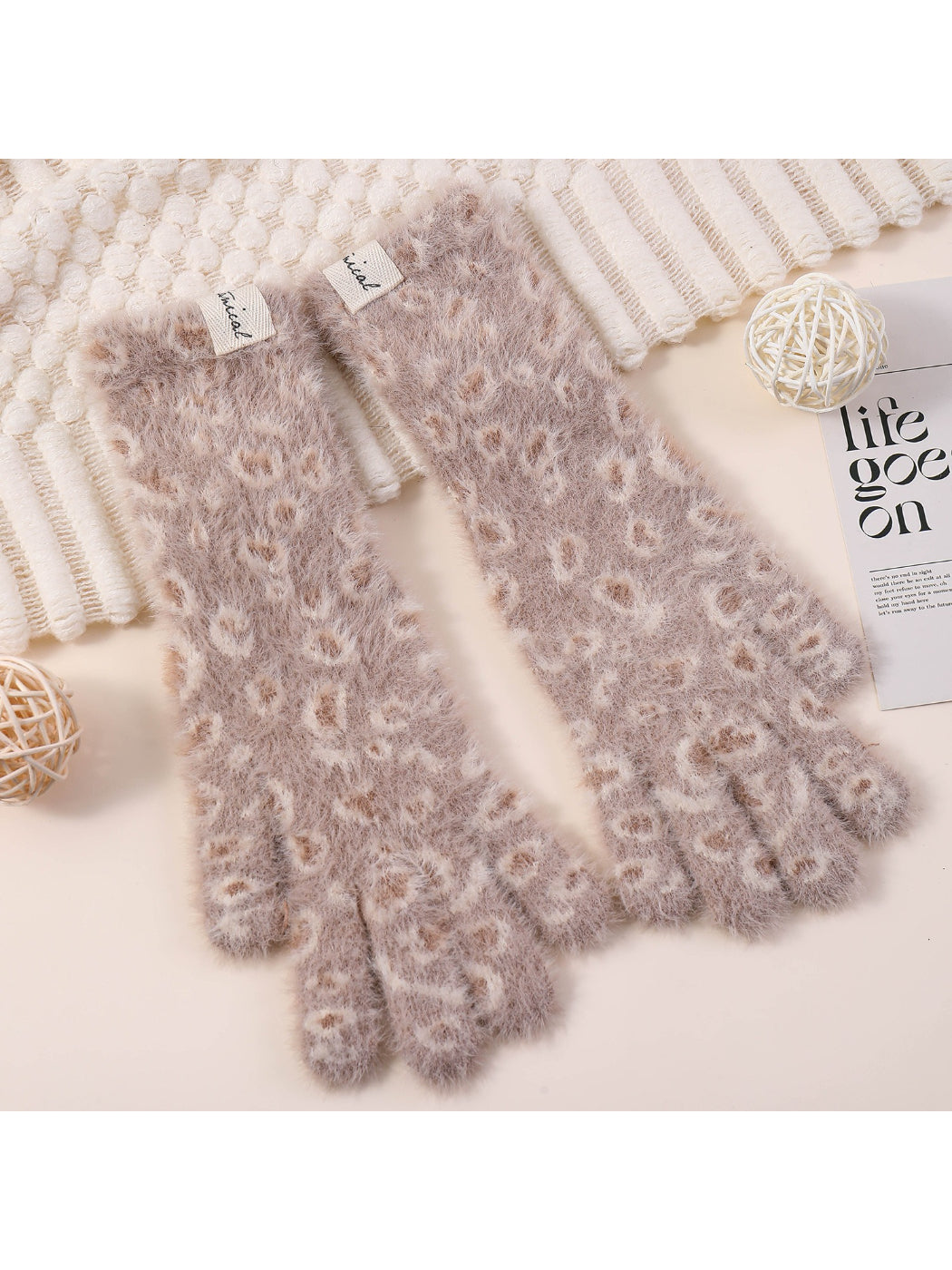 Gloving - Plush Leopard Touchscreen Gloves