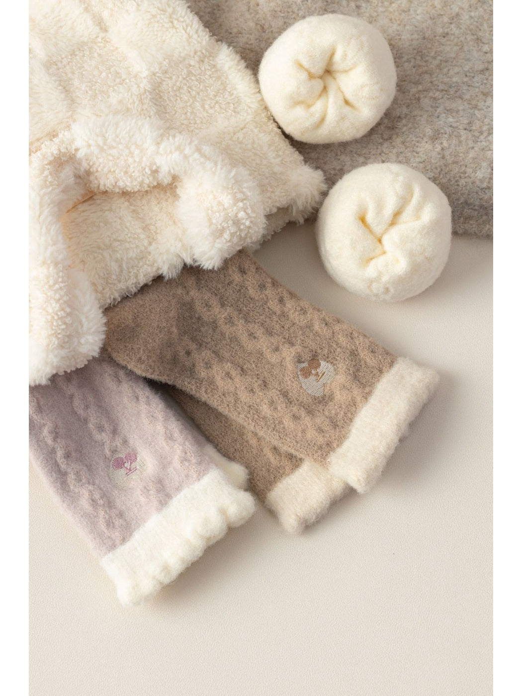 Rufia – Heart Embroidery Warm Home Socks