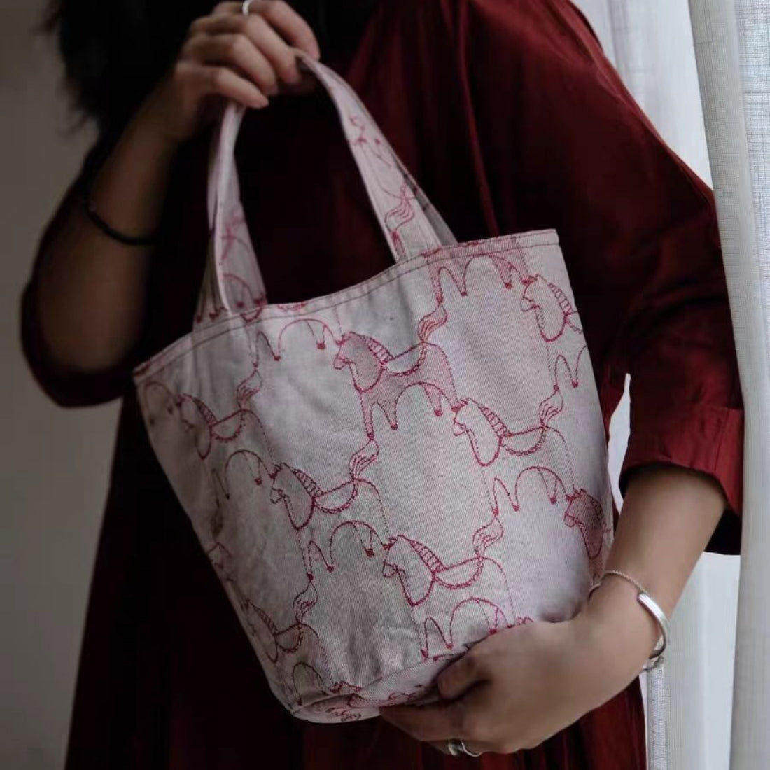 Cosbai tote bag featuring a sketch horse print on a light background