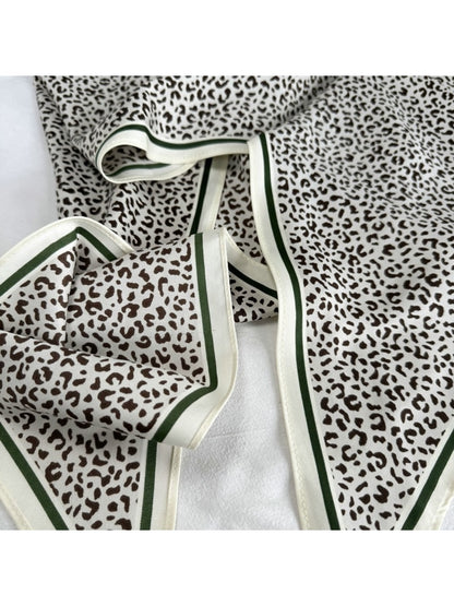 Scarvii - Classic Contrast Border Triangle Bandana