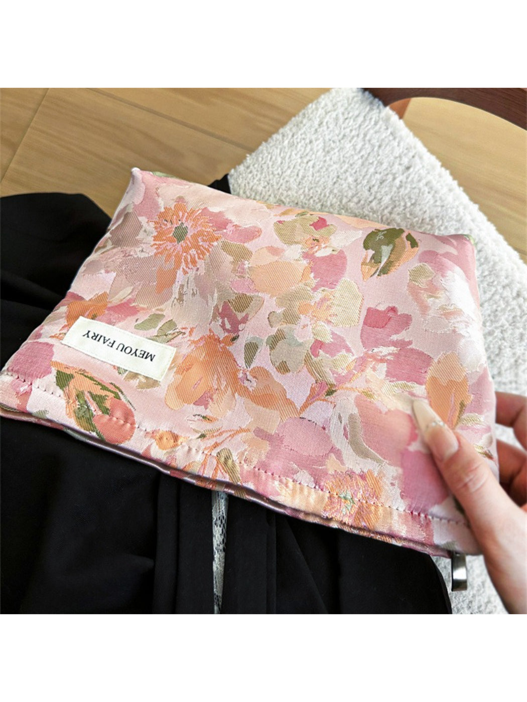 Cosbai - Elegant Watercolor Floral Cosmetic Bag