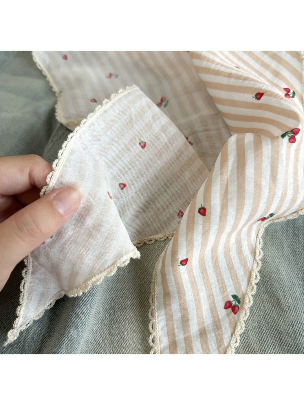 Scarvii - Striped Floral Lace Trim Triangle Bandana