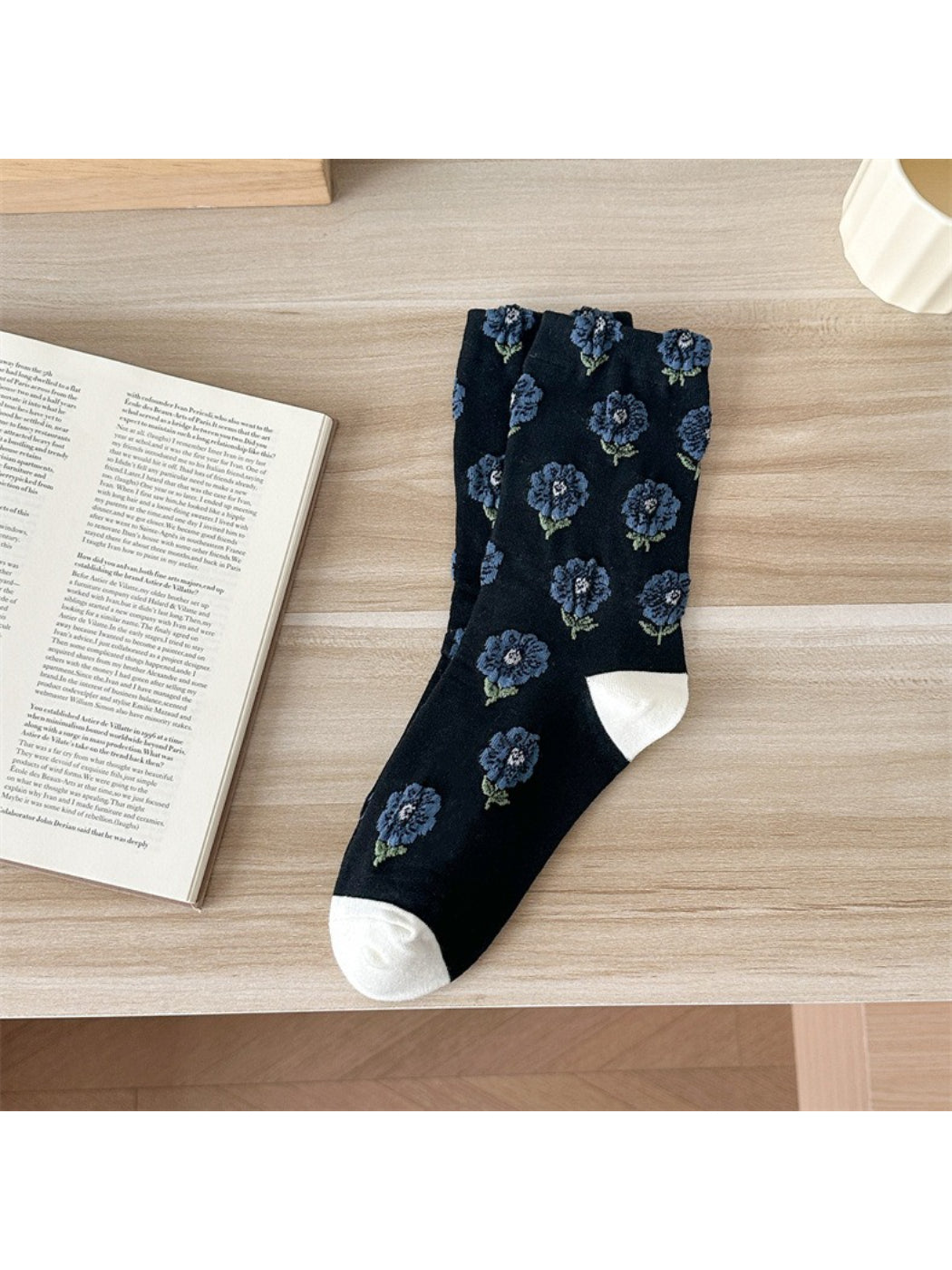Rufia - Soft Garden Embroidery Crew Socks