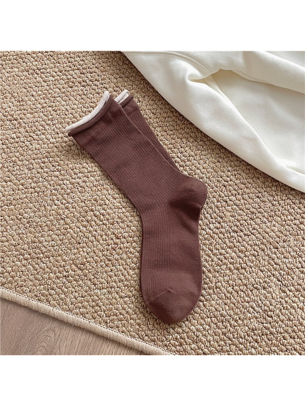 Close-up of the cuff roll on Rufia casual crew socks in beige color
