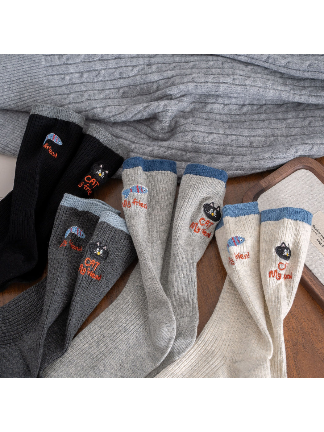 Rufia – Color-Block Cat & Fish Embroidery Socks