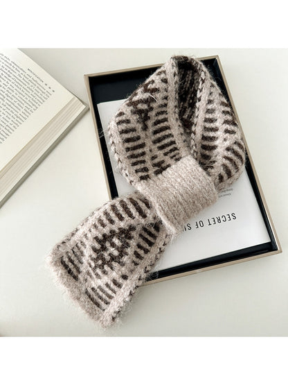 Scarvii - Two-Tone Knitted Scarf with Slip-Through Design