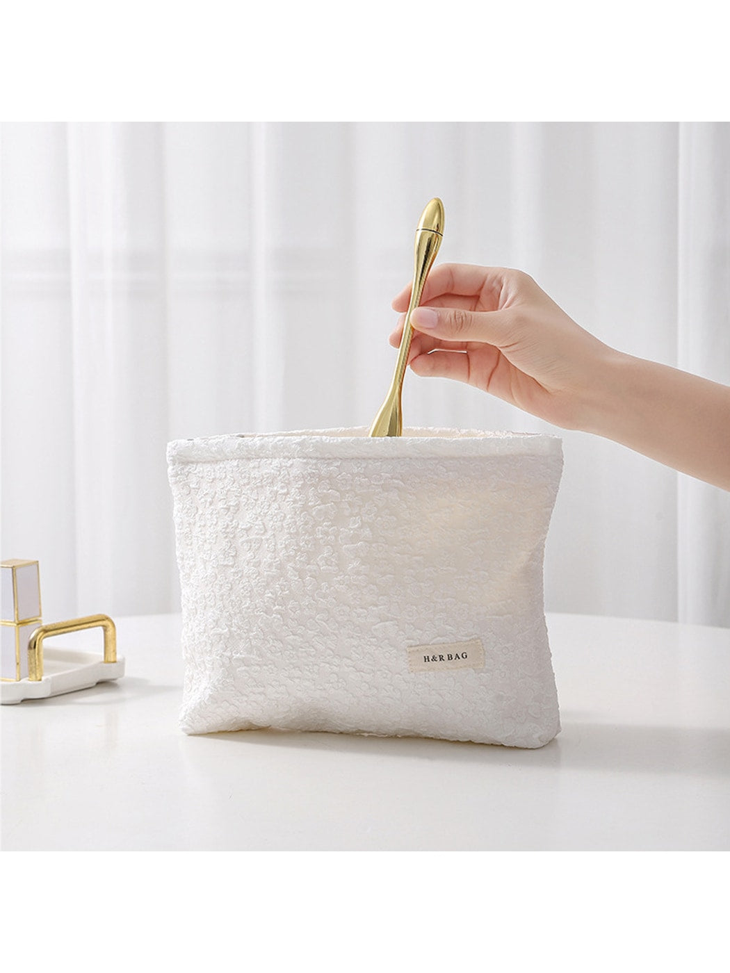Cosbai - Geometric Print Handheld Makeup Bag