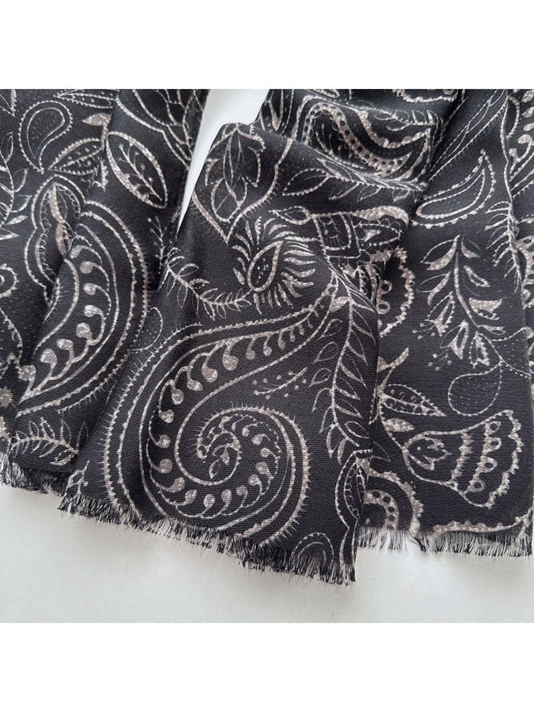 Scarvii - Vintage Paisley Soft Scarf
