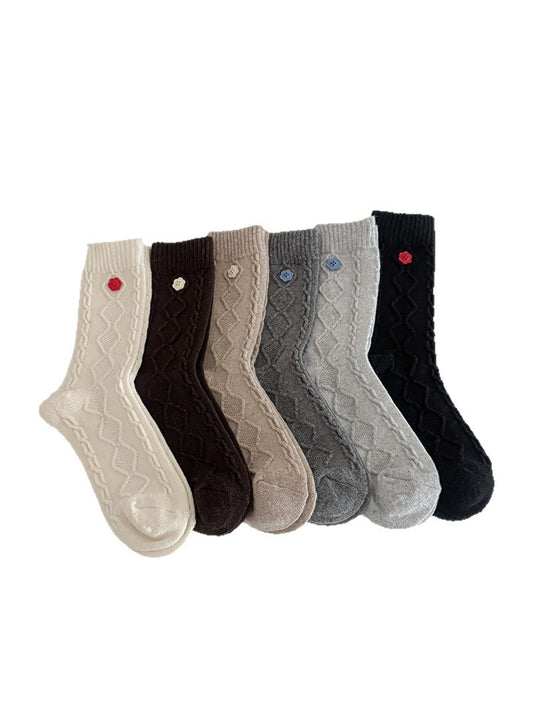 Rufia - Flower Shaped Button Detail Cable-knit Crew Socks