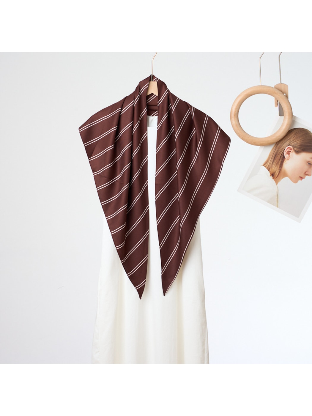 Scarvii - Minimalist Printed Linear Triangle Bandana