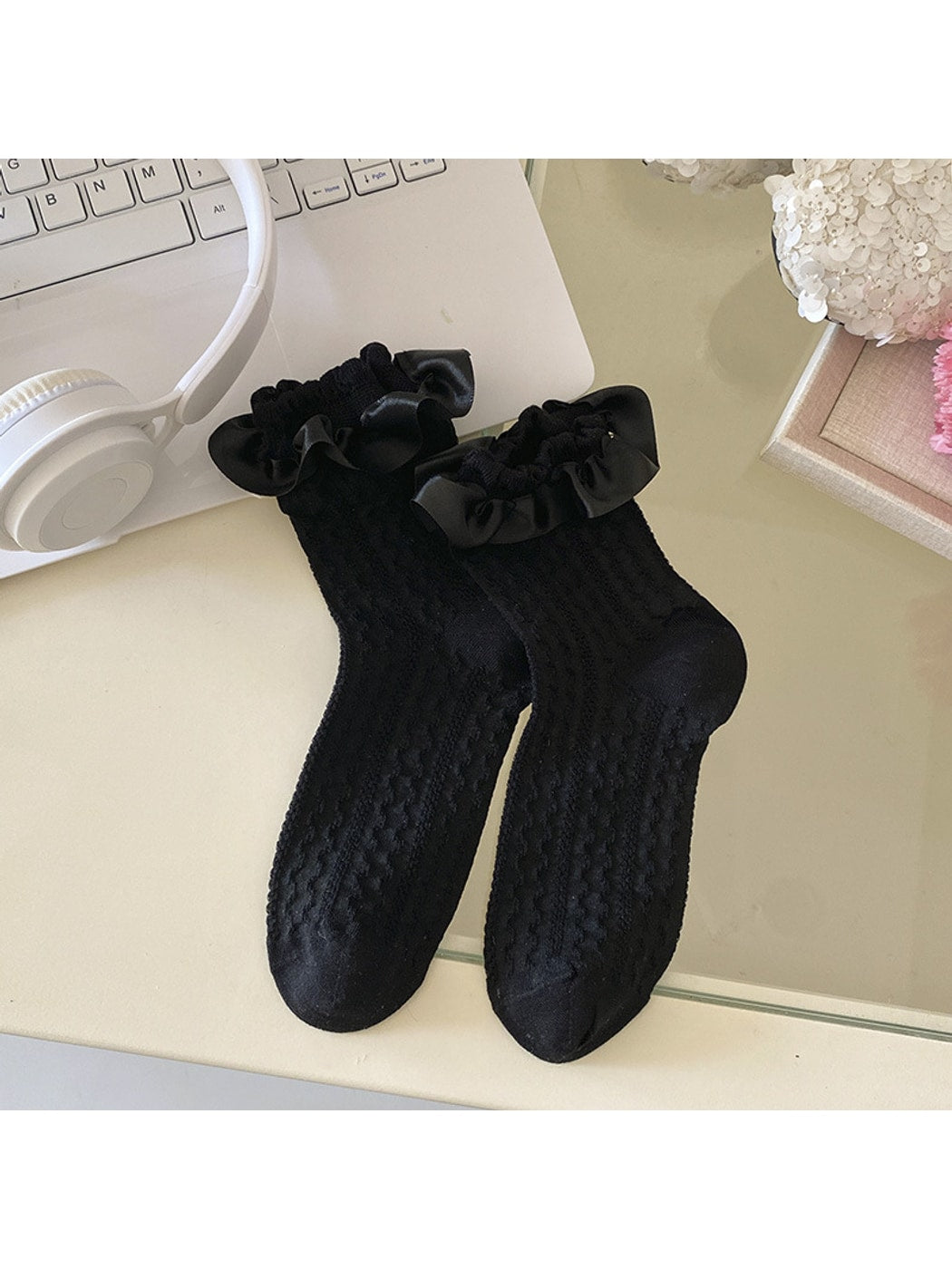 Rufia - Ruffle Trim Solid Color Crew Socks