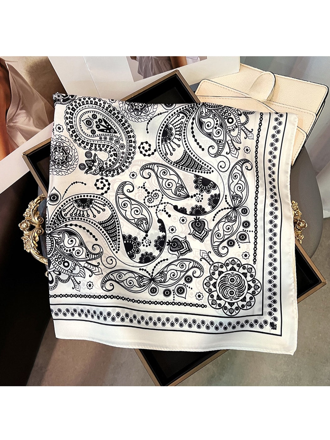 Scarvii - Vintage-Inspired Patterned Neck Square Scarf