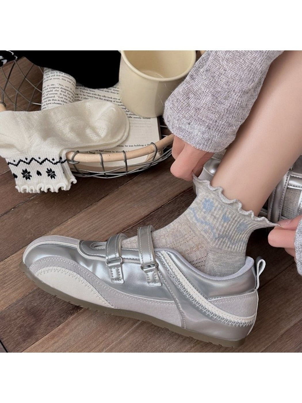 Rufia - Scalloped Edge Mesh Women's Ankle Socks