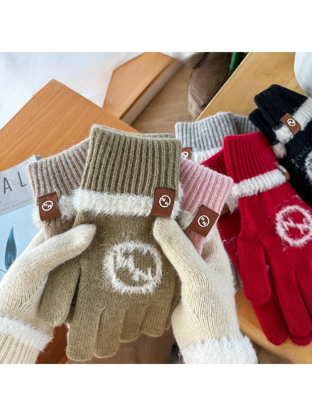 Gloving - Fuzzy Circle Knit Gloves