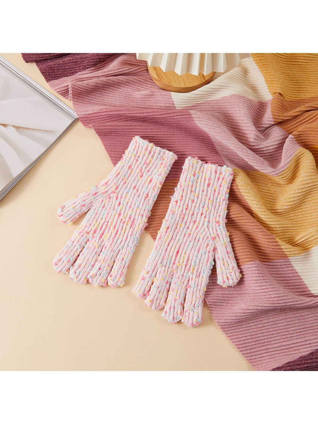 Gloving – Touchscreen Knitted Gloves with Colorful Dots