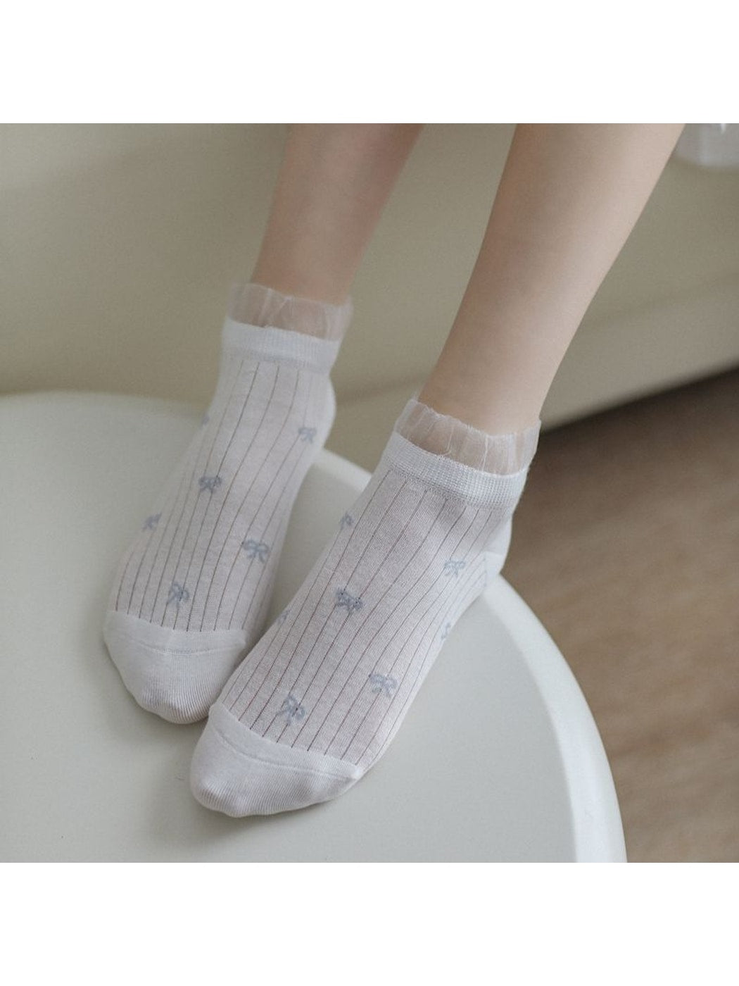 Rufia - Ribbed Ruffle Trim Casual Ankle Socks
