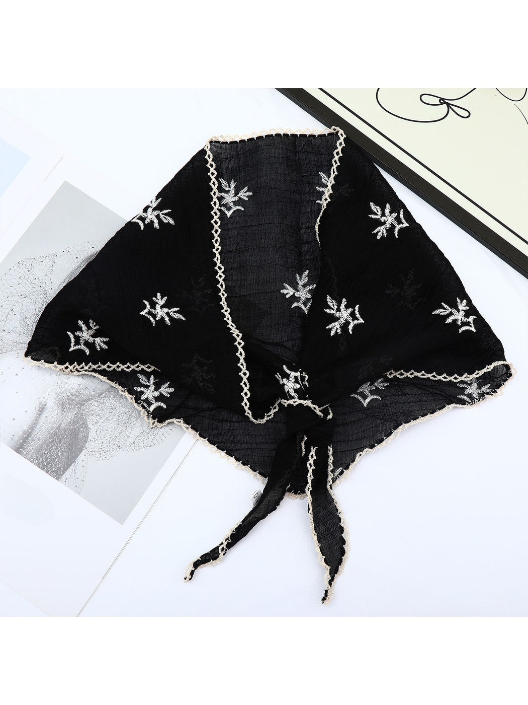 Scarvii - Simple Lace Trim Fashion Triangle Bandana