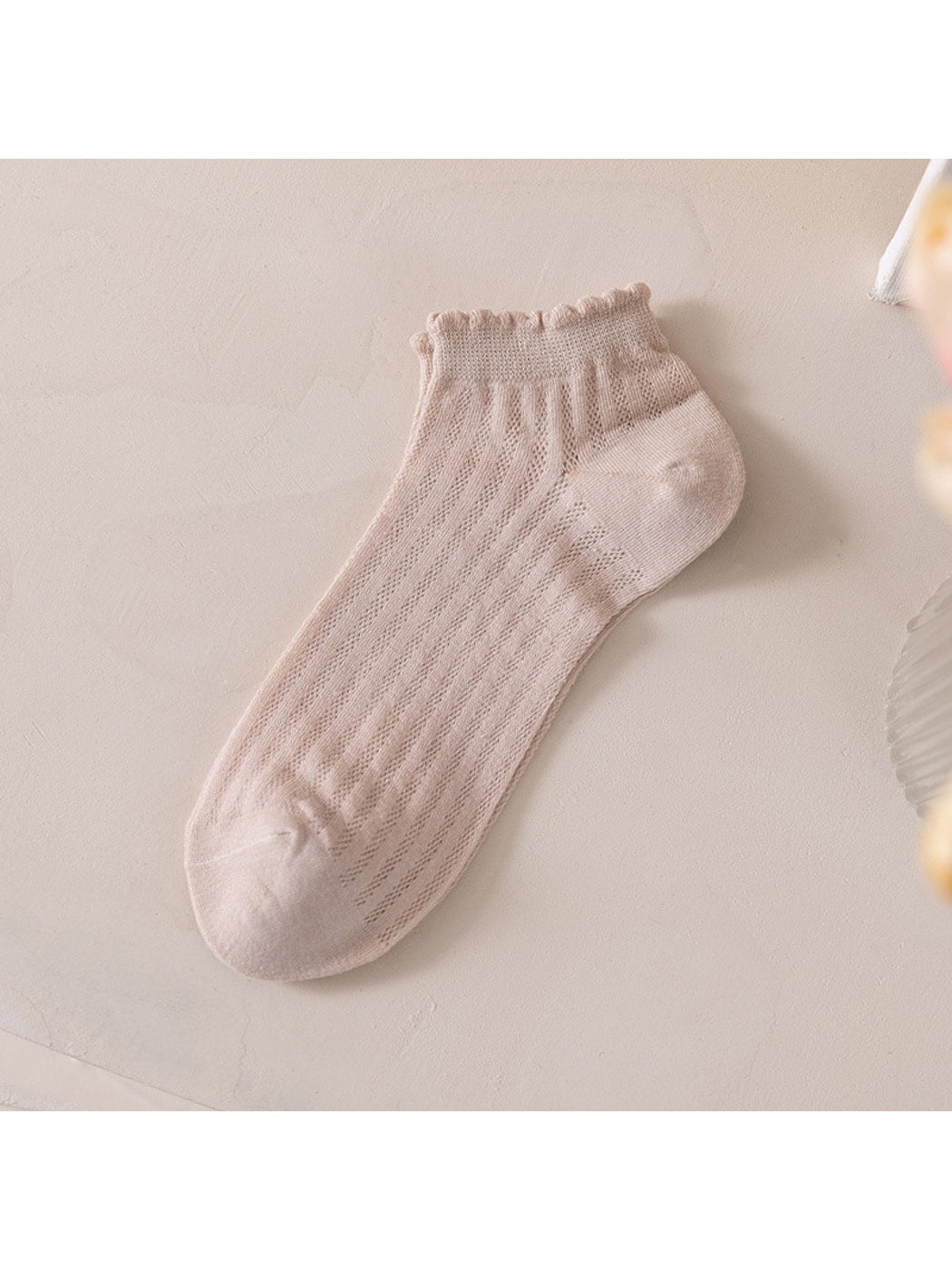Rufia - Solid Color Ribbed Scalloped Cuffs Ankle Socks