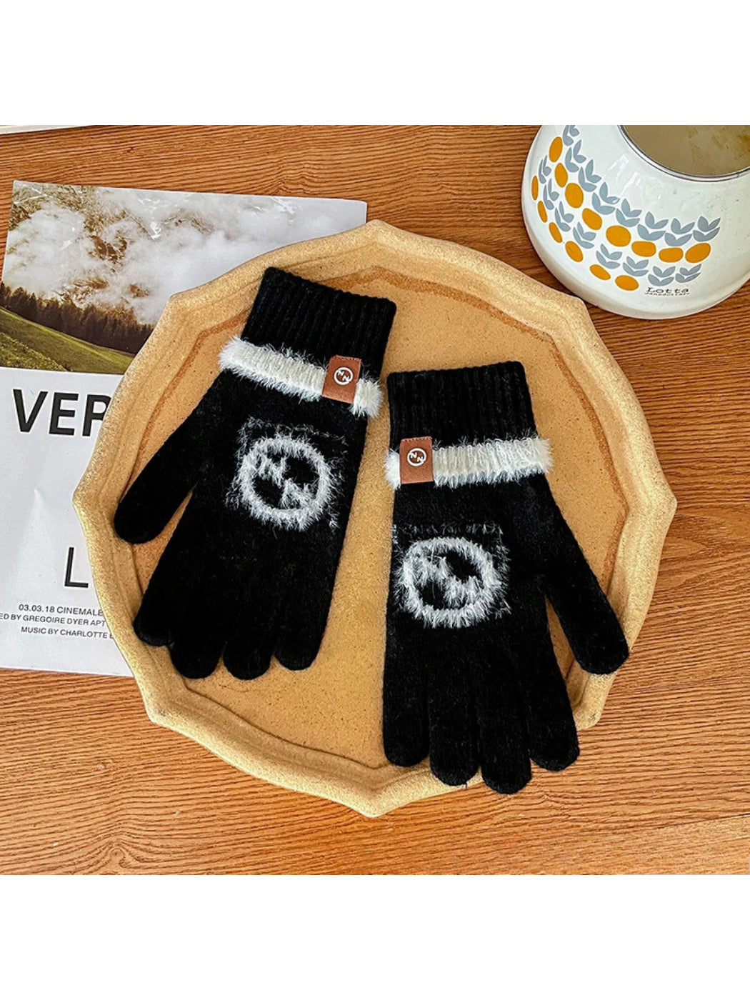 Gloving - Fuzzy Circle Knit Gloves