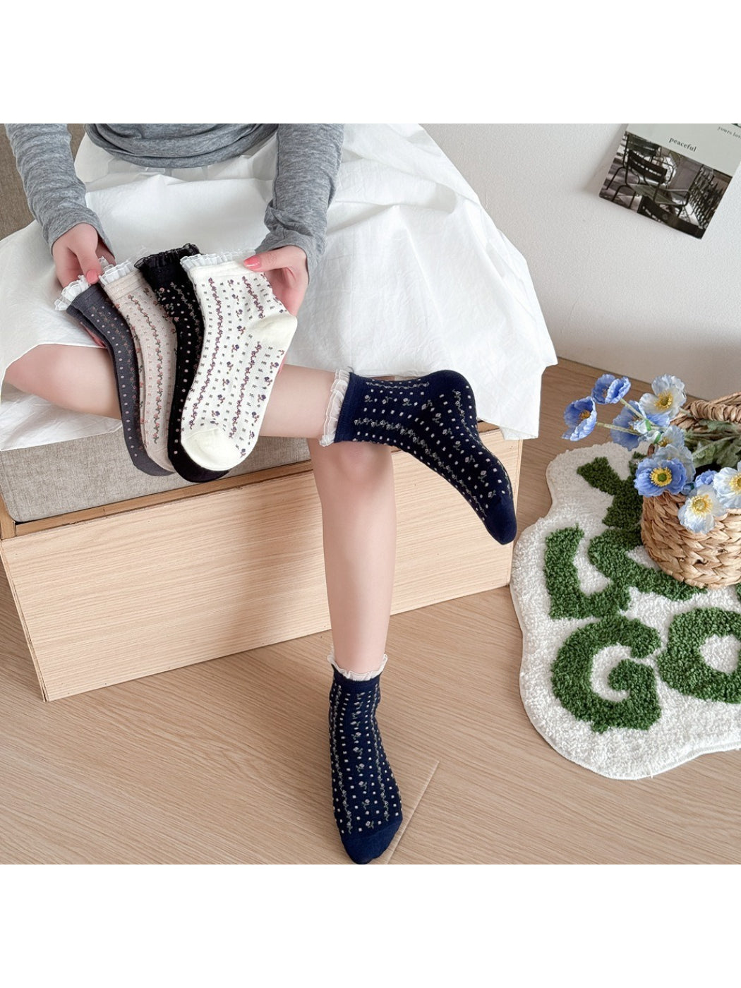 Rufia - Floral Knit Ruffle Cuff Crew Socks product image 2