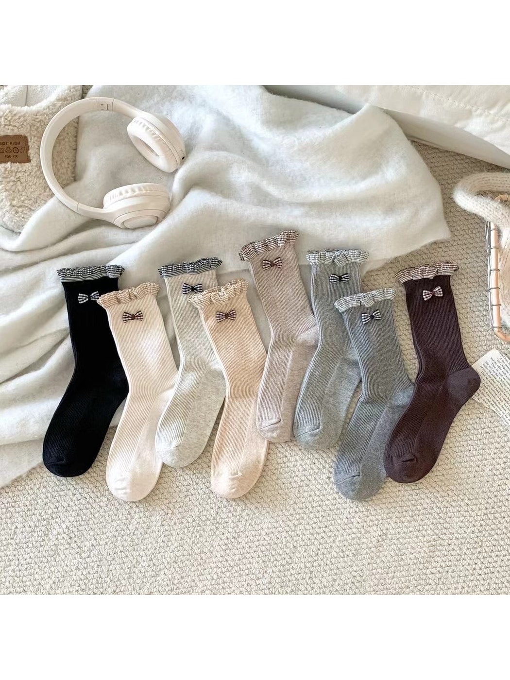 Rufia - Solid Color Bow Detail Casual Crew Socks