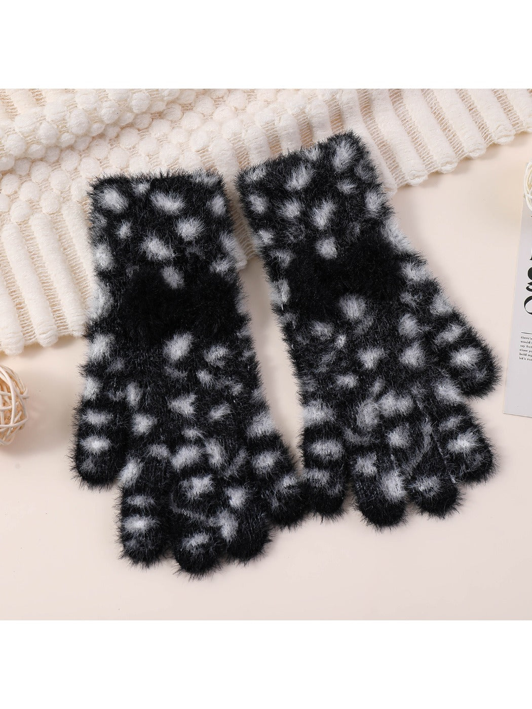 Gloving – Leopard Bow Plush Knit Gloves